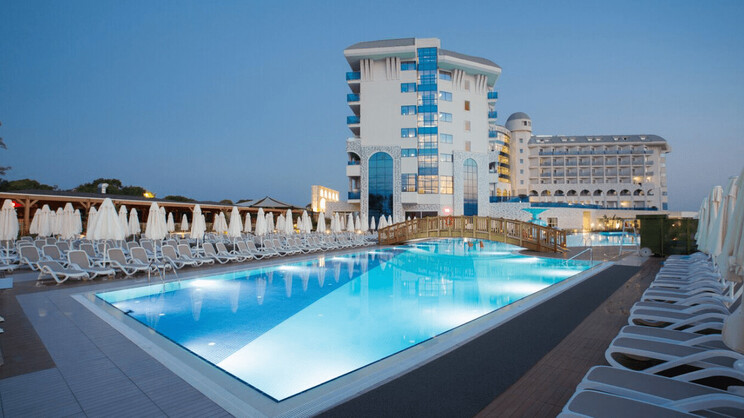 Water Side Resort & Spa